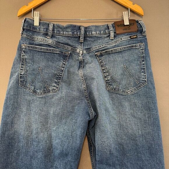 Wrangler Men’s Blue Stretch Denim Jeans Size 34x30 Relaxed Fit Casual Jeans - Picture 1 of 9